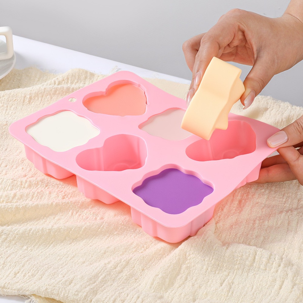 スクエアハート型シリコンモールド 6個取り リボンデザイン  - Candle Making Experience のレビューと価格
